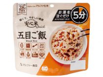 お湯で5分!便利な五目ご飯